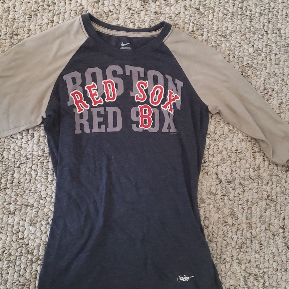 Nike Red Sox quarter length shirt